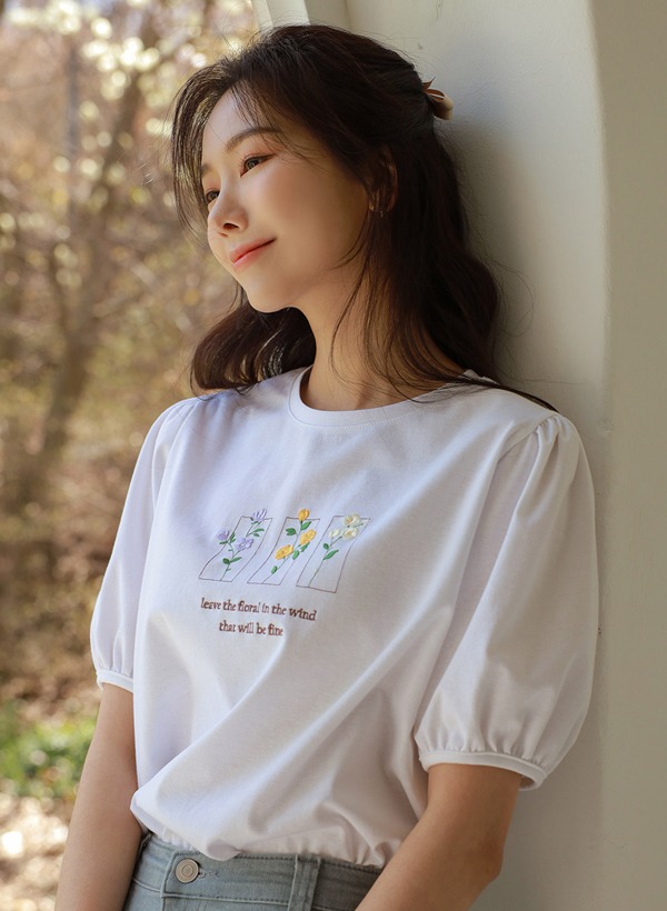 フラワー刺繍ラウンドネックTシャツ 韓国