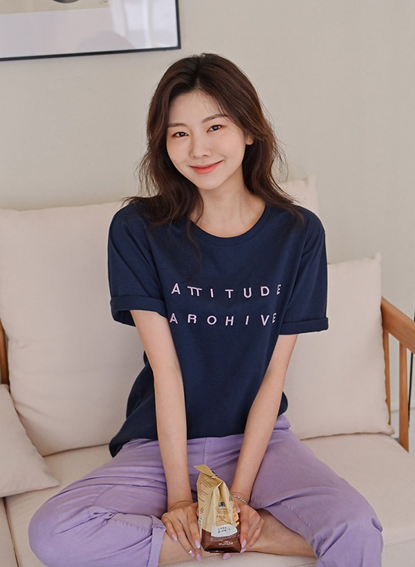 レターリング刺繍半袖Tシャツ 韓国