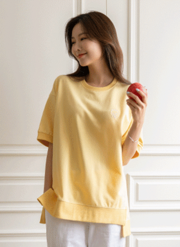 アンバランス刺繍Tシャツ 韓国
