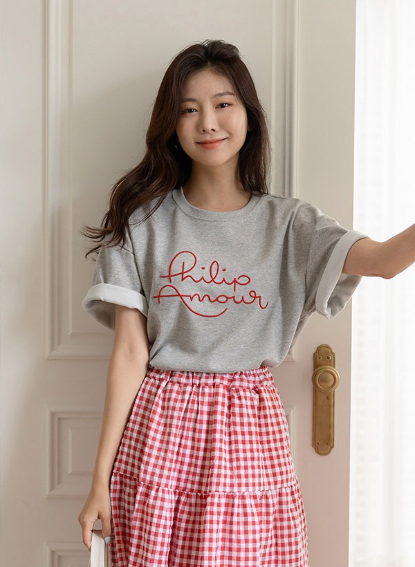 レタリング刺繡ルーズTシャツ 韓国