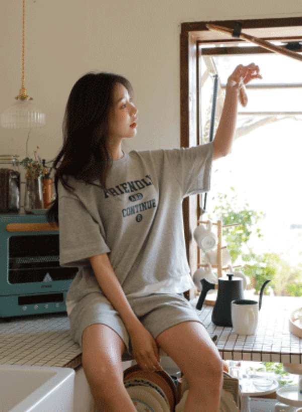 レイヤード風ハーフスリーブTシャツ+ルーズショートパンツ 韓国